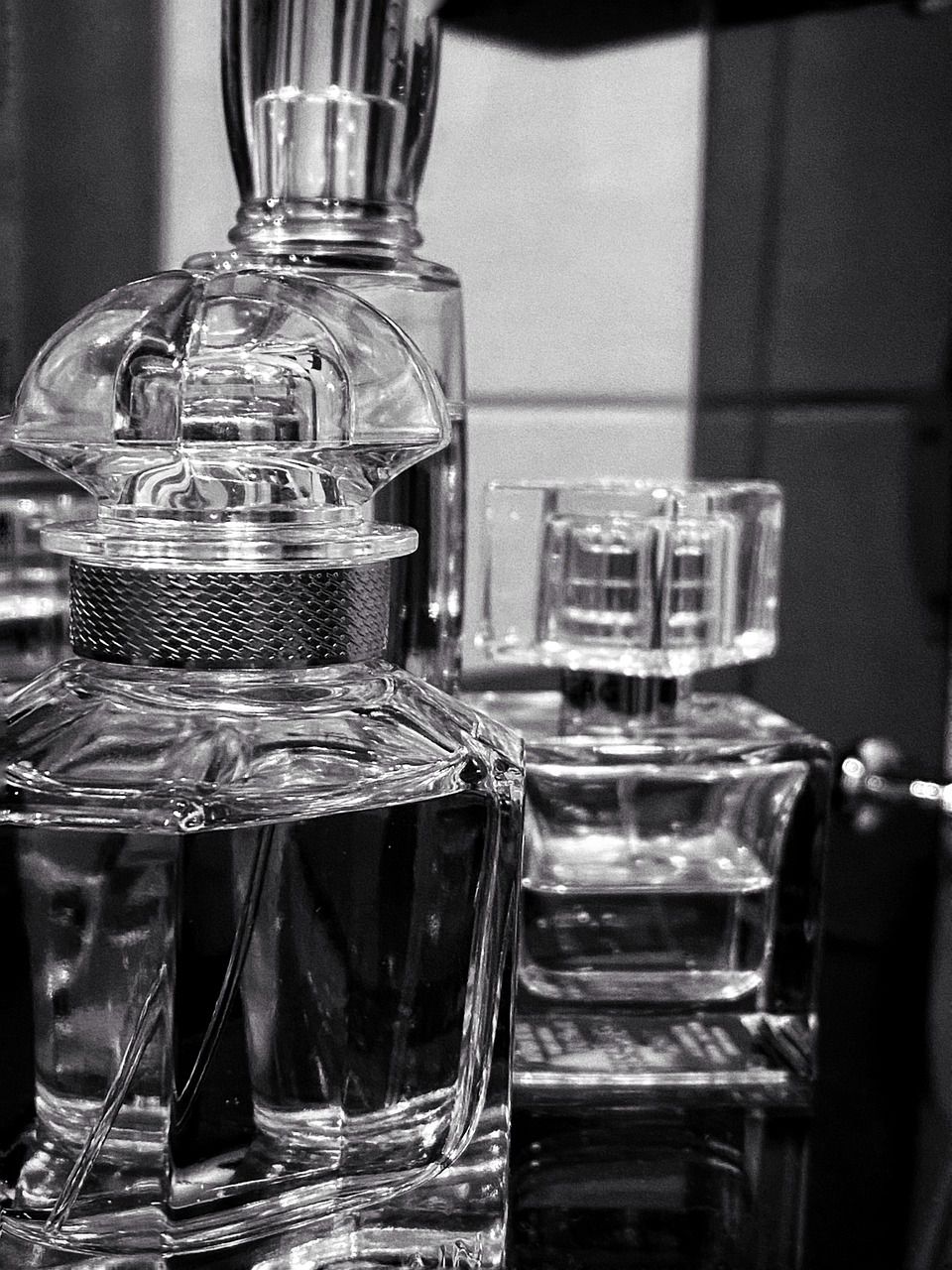 Как отличить оригинальный парфюм от подделки: 5 простых способов