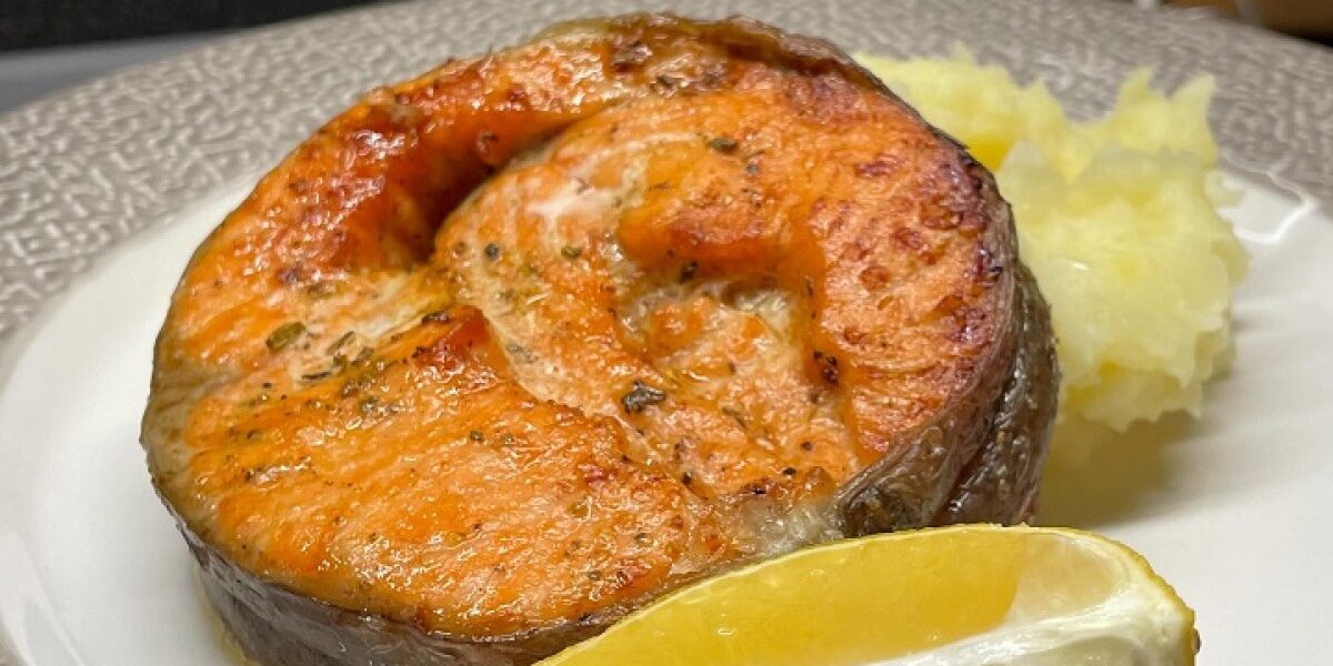 Лосось на праздничный стол: простой рецепт вкусного стейка