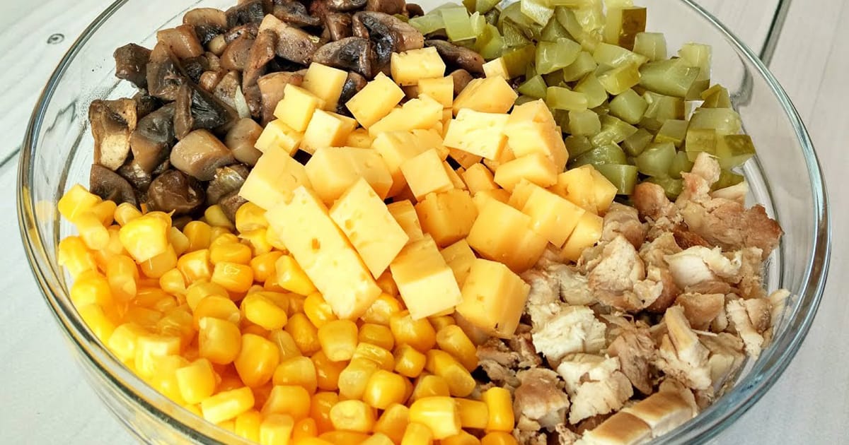 Салат с курицей и грибами: вкусный рецепт для праздничного стола