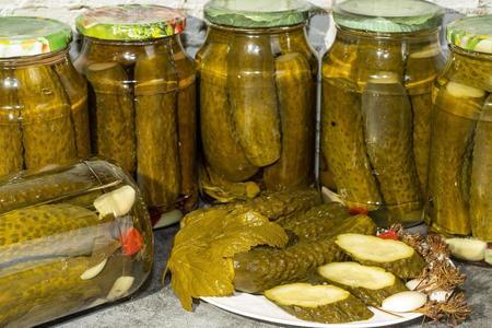 Хрустящие маринованные огурчики на зиму: простые рецепты без стерилизации