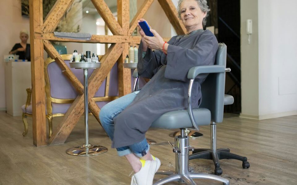 Одежда, которая молодит: секреты стильного преображения