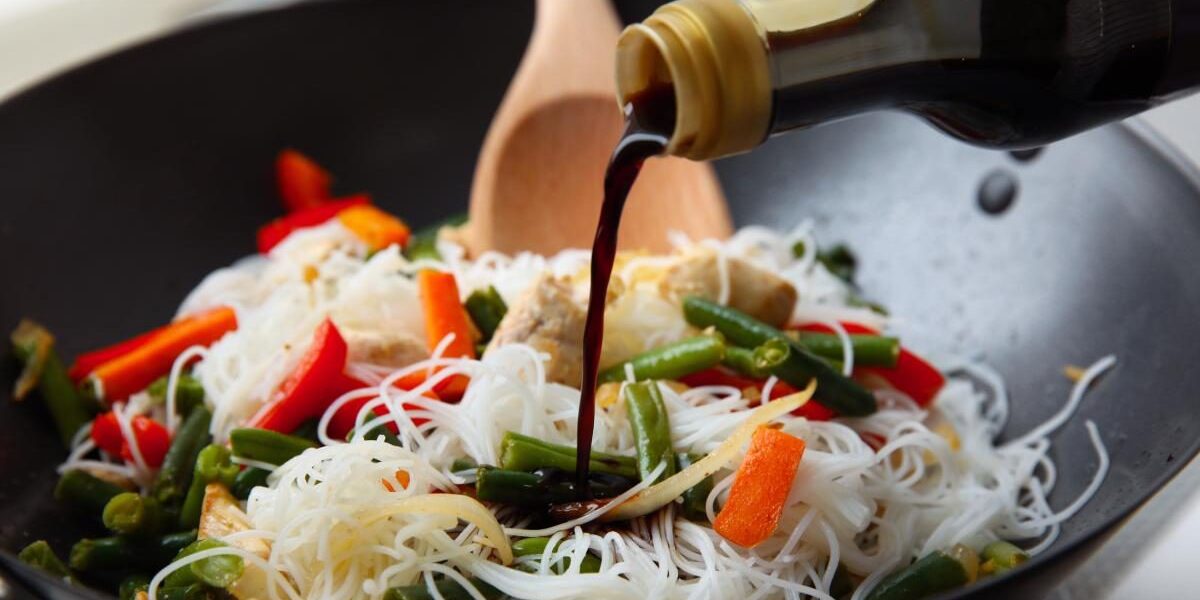 Чем заменить соевый соус: простые варианты для каждой хозяйки