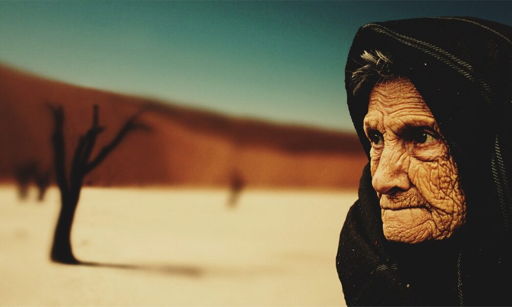 Image for: Аптечные мази от морщин: секреты молодости и красоты кожи. Tags: старая женщина, пустыня, старости, бедуинов,...