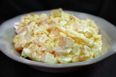 Вкусный салат с курицей и ананасом: простой рецепт для женщин