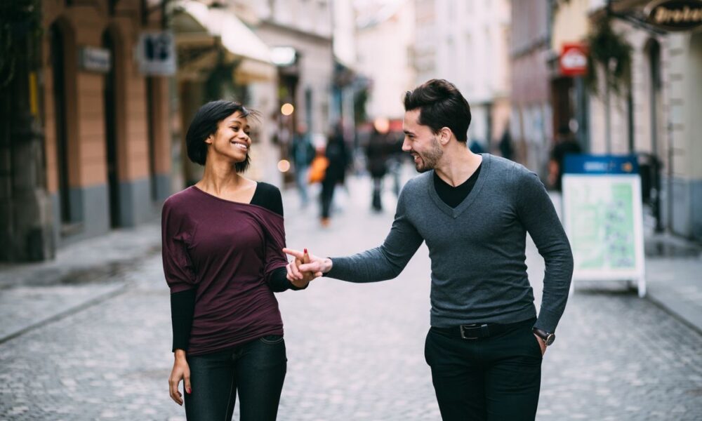 Флирт: 5 шагов к успеху в общении с мужчинами