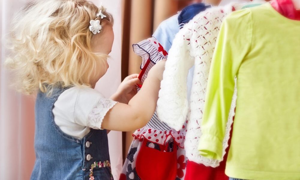 Как научить ребенка одеваться самостоятельно: советы психолога