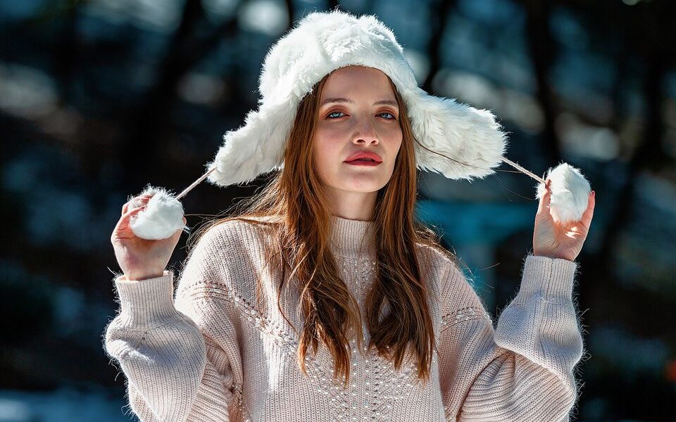 Как сохранить прическу под шапкой зимой: советы стилистов