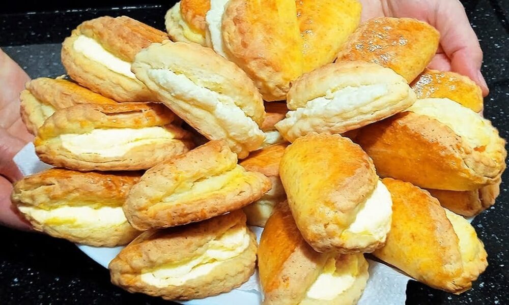 Пышные пирожки и пироги: простой рецепт для всей семьи, которые съедаются моментально