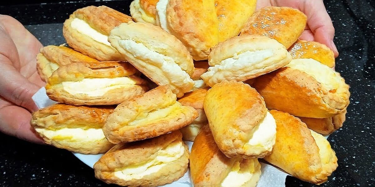 Пышные пирожки и пироги: простой рецепт для всей семьи, которые съедаются моментально