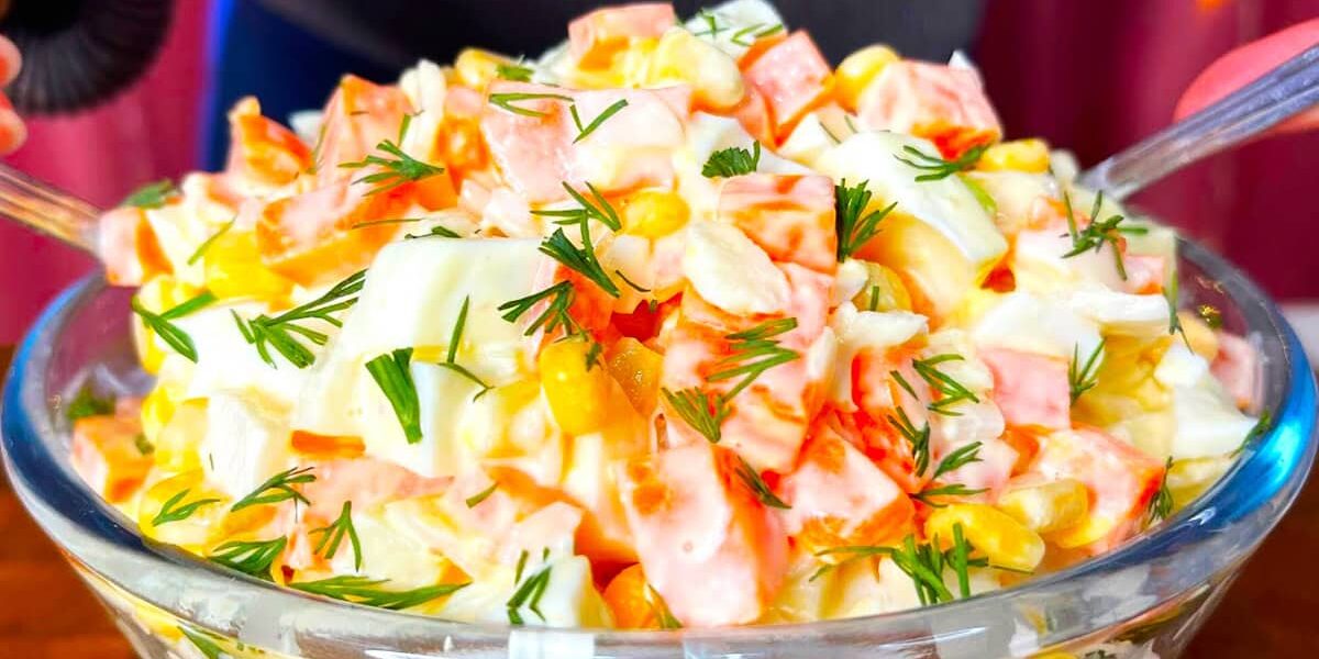 Рецепт салата «Люда»: идеальная альтернатива Оливье, которая исчезает со стола за минуты