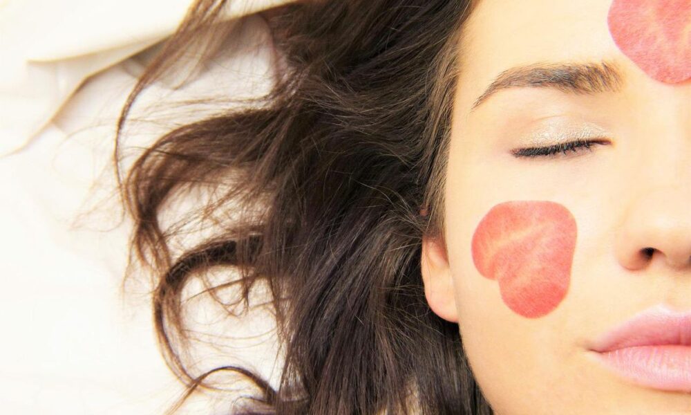 Летний уход за кожей лица: советы и лучшие средства для разных типов кожи