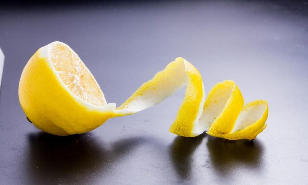 Лимон в хозяйстве: гениальные лайфхаки для экономии