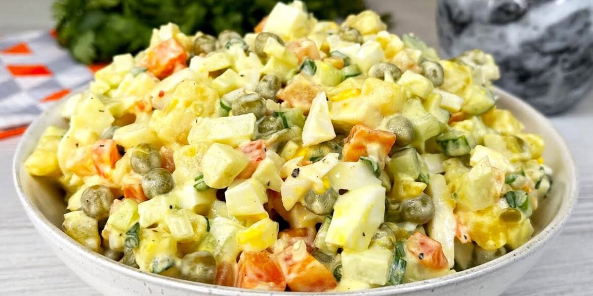 Рецепт простого салата как альтернатива Оливье: порежьте, смешайте и готово!