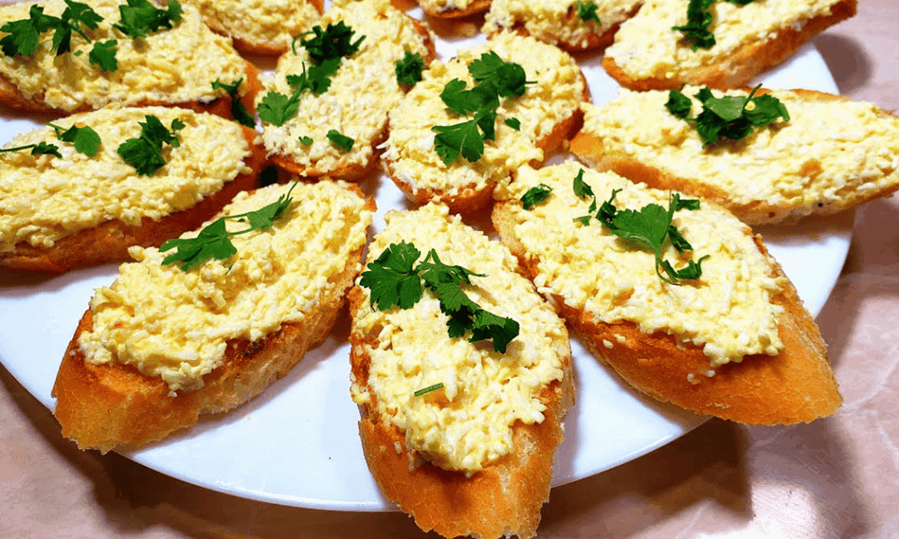 Секрет молодости: еврейская намазка для бутербродов – простой рецепт