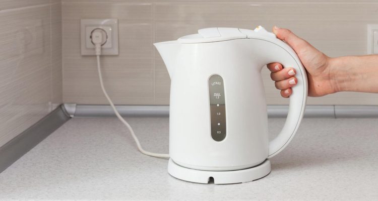 Вред пластикового чайника: опасность для женского здоровья и альтернативы