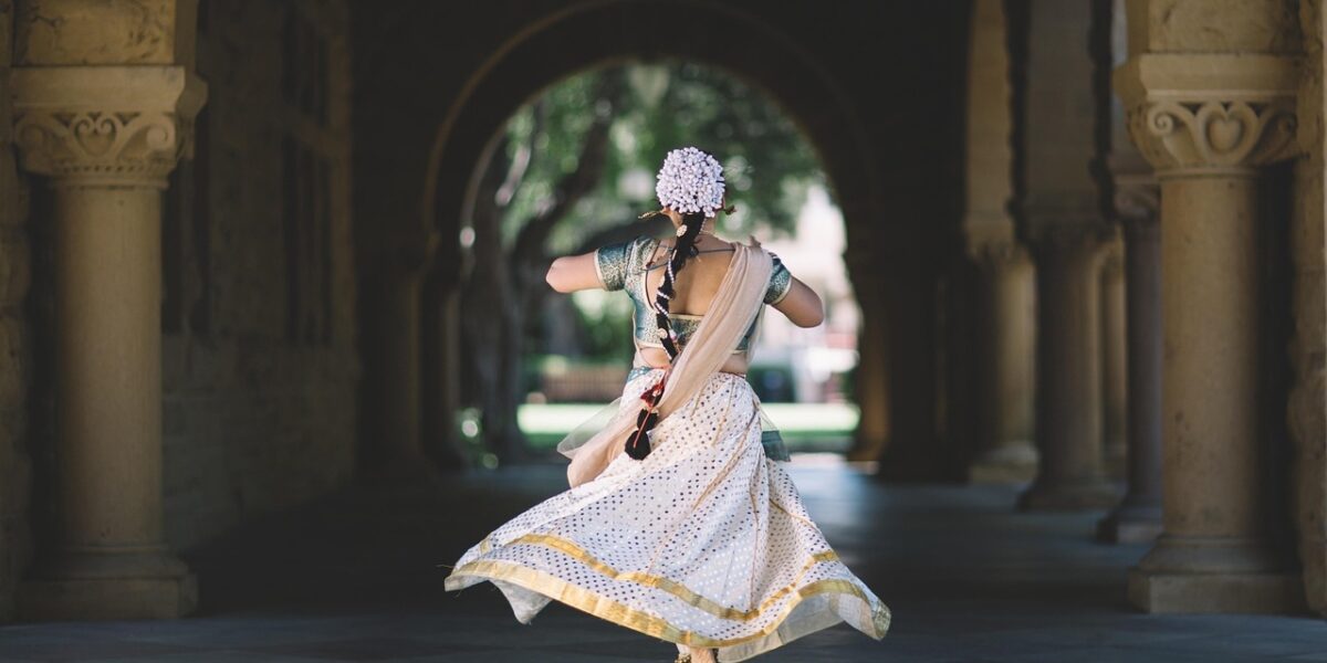 Image for: Красный в одежде: стильные советы и идеи для женщин. Tags: женщина, танцевать, платье, свадьба, индус, индия,...