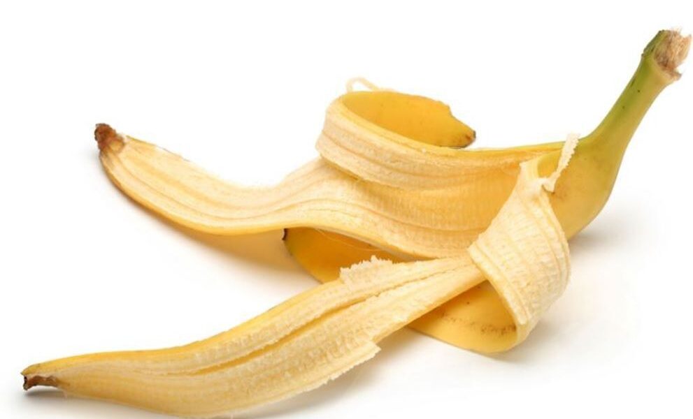 Банановая кожура для красоты: секреты применения для кожи и зубов