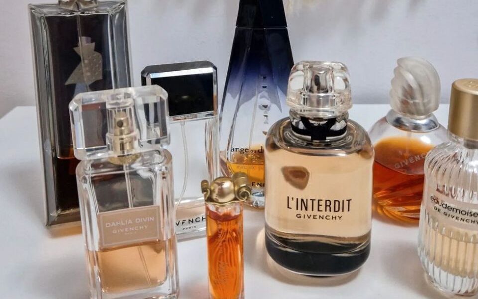 Топ-15 женских ароматов: самые популярные и роскошные духи
