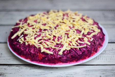 Вкусный слоеный салат на Новый год: рецепт с курицей