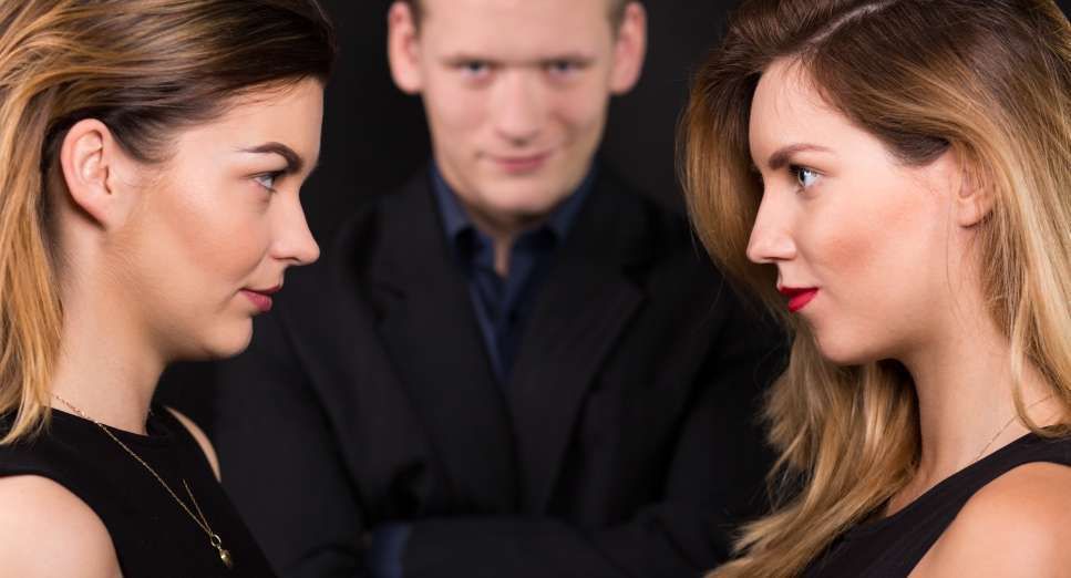 Мужчина на две семьи: психология измены и последствия любовного треугольника