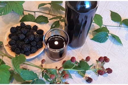 Домашняя наливка из ежевики: простой рецепт для женщин