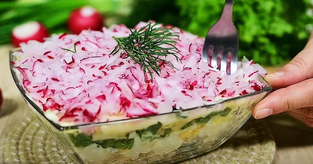 Нежный салат на праздничный стол: простой рецепт для восхитительных гостей