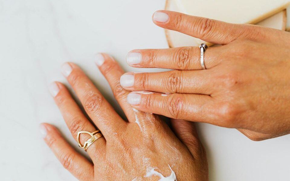 Защита рук и ногтей при уборке: советы для красоты и здоровья