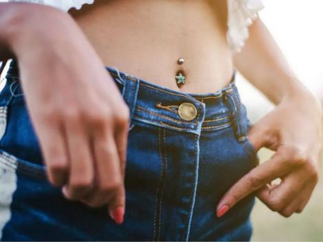 Все о пирсинге пупка: безопасность, уход, последствия