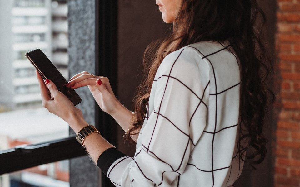 Три психологические ловушки, которые старят женщину: как оставаться молодой душой