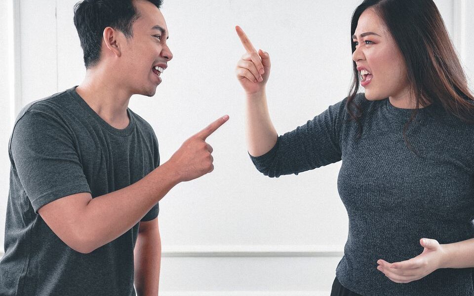 Фразы, которые разрушают отношения: как избежать конфликтов