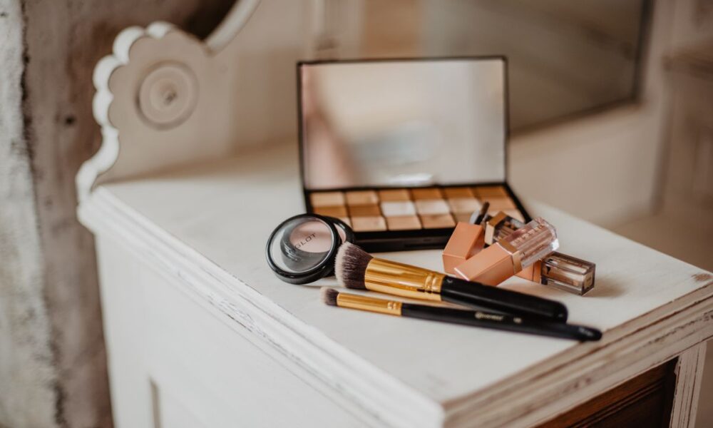 Топ необходимых косметических средств для каждой женщины