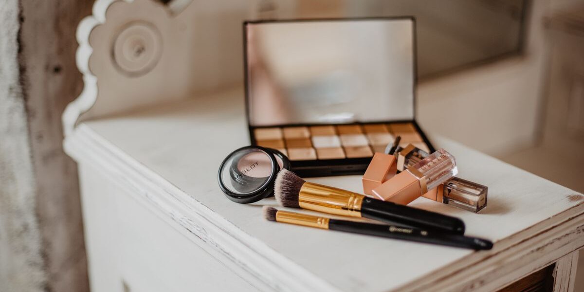 Топ необходимых косметических средств для каждой женщины