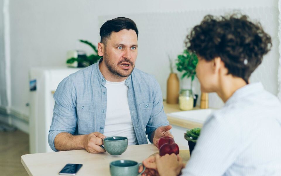 7 вопросов, которые лучше не задавать: психология общения с женщинами