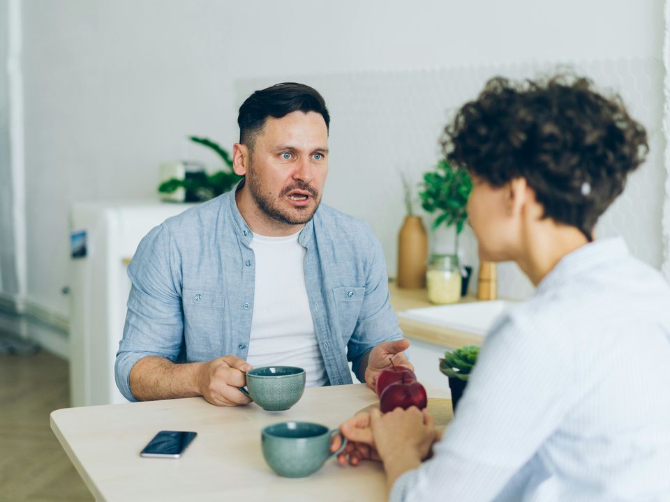 7 вопросов, которые лучше не задавать: психология общения с женщинами