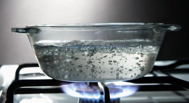 Опасности повторного кипячения воды: Влияние на здоровье женщины
