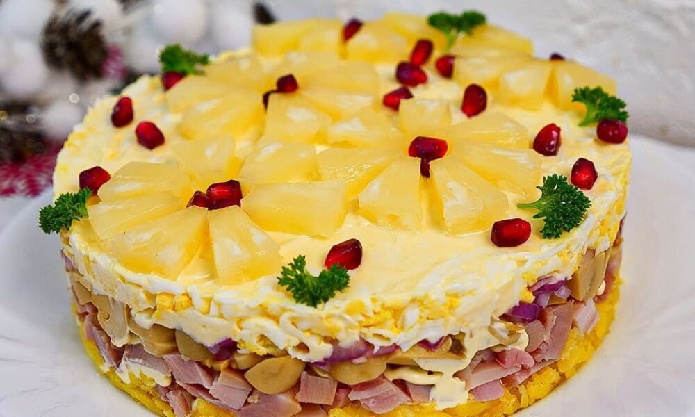 Салат «Остров»: идеальный праздничный рецепт, который покорит гостей лучше Оливье и Шубы