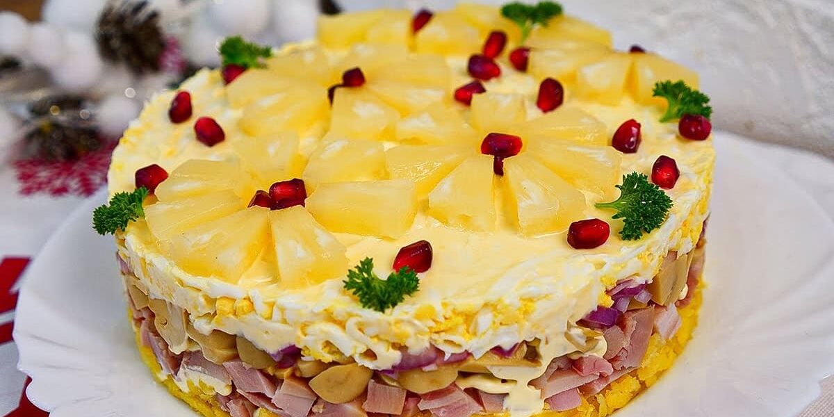 Салат «Остров»: идеальный праздничный рецепт, который покорит гостей лучше Оливье и Шубы