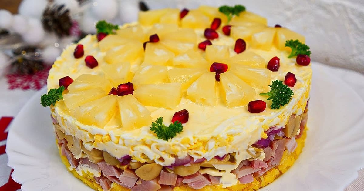 Салат «Остров»: идеальный праздничный рецепт, который покорит гостей лучше Оливье и Шубы