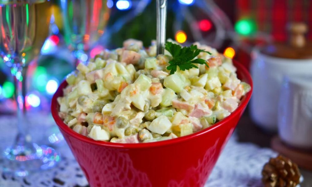 Секреты идеального салата Оливье: как заменить продукты для вкуса и пользы