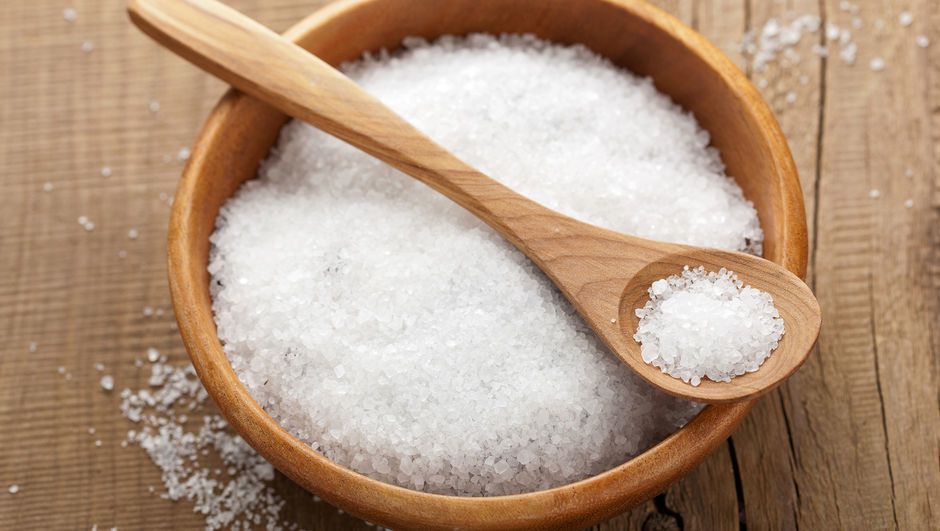 Соль на кухне и в огороде: секреты богатого урожая для хозяек