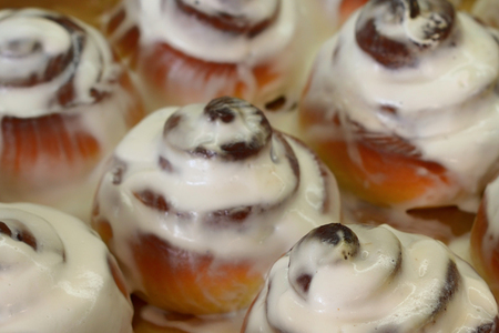 Домашние булочки с корицей: простой рецепт для уютного чаепития