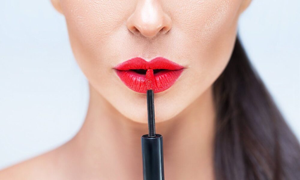 Жидкие матовые помады: секреты популярности и идеального макияжа губ