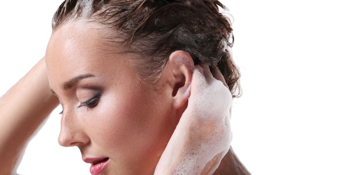 Когда лучше мыть голову: секреты красивых волос для каждой женщины