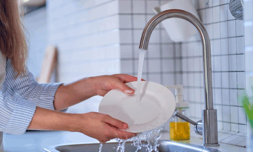 Идеальная чистота: как правильно мыть посуду и избежать распространенных ошибок