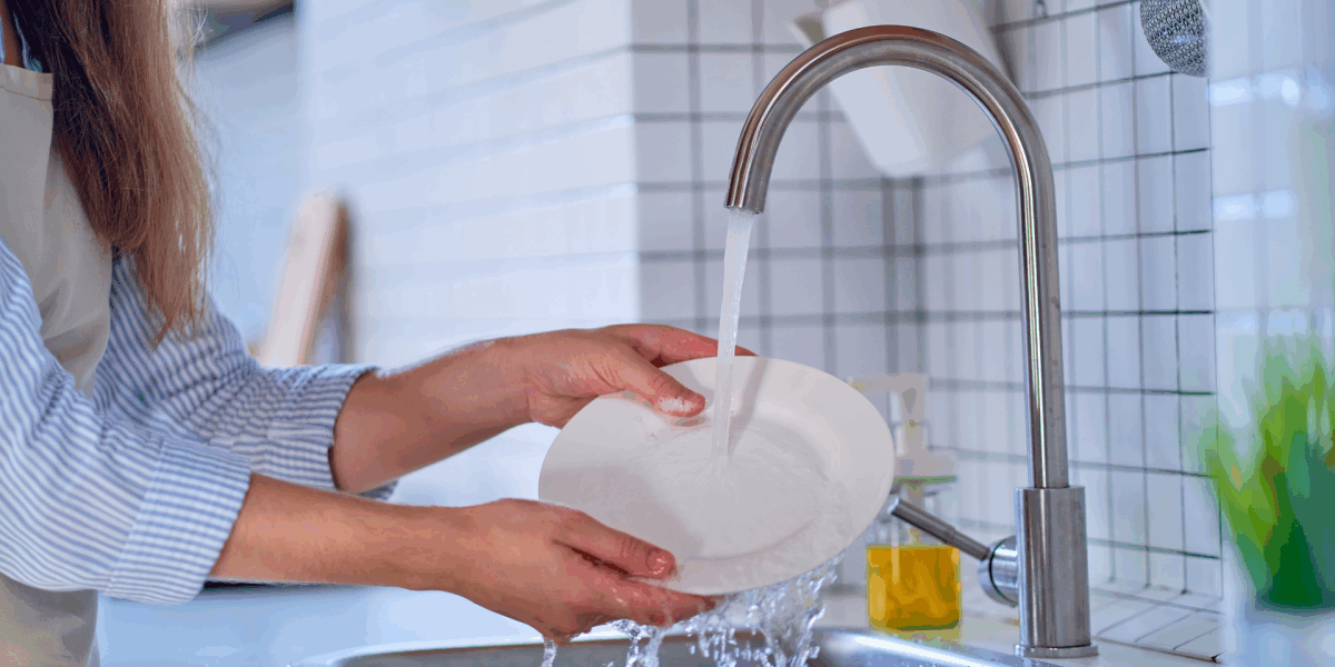 Идеальная чистота: как правильно мыть посуду и избежать распространенных ошибок