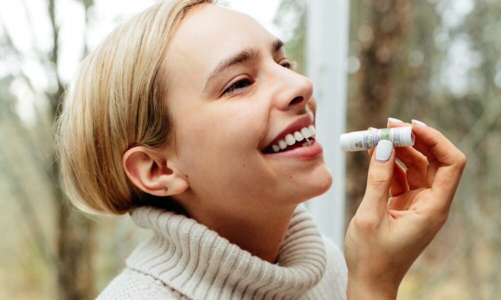 Вредные компоненты в бальзаме для губ: что избегать