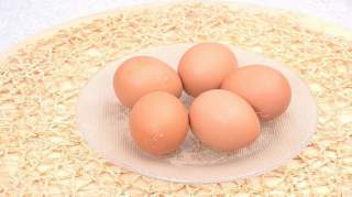 Как варить яйца в микроволновке: простые способы приготовления крутых и мягких яиц