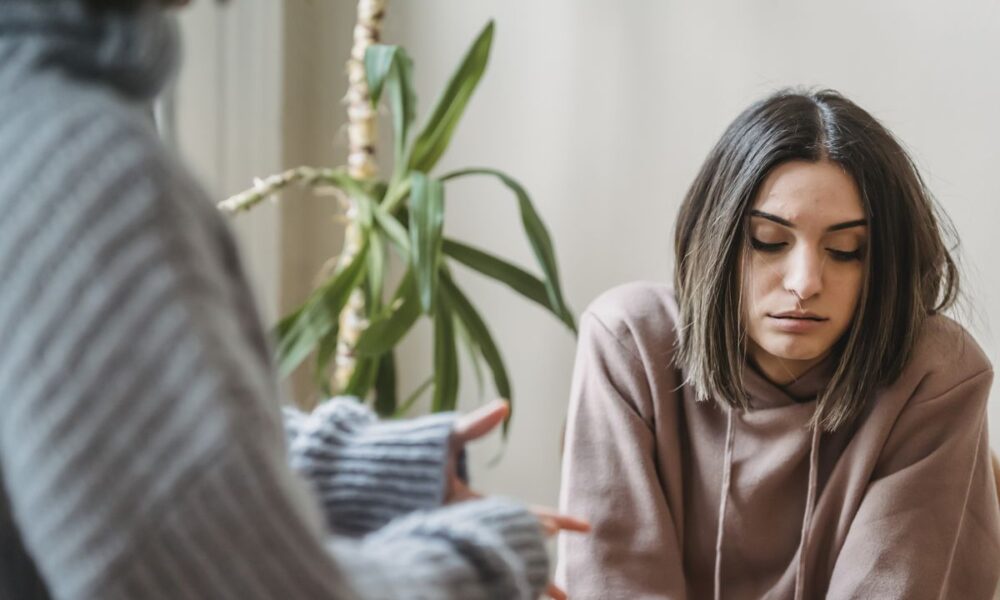 Почему в вашу жизнь попадают токсичные люди: основные причины и как это остановить