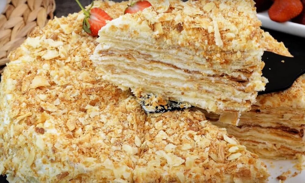 Секретный рецепт торта "Наполеон" из 60-х: нежное тесто, о котором вы не знали