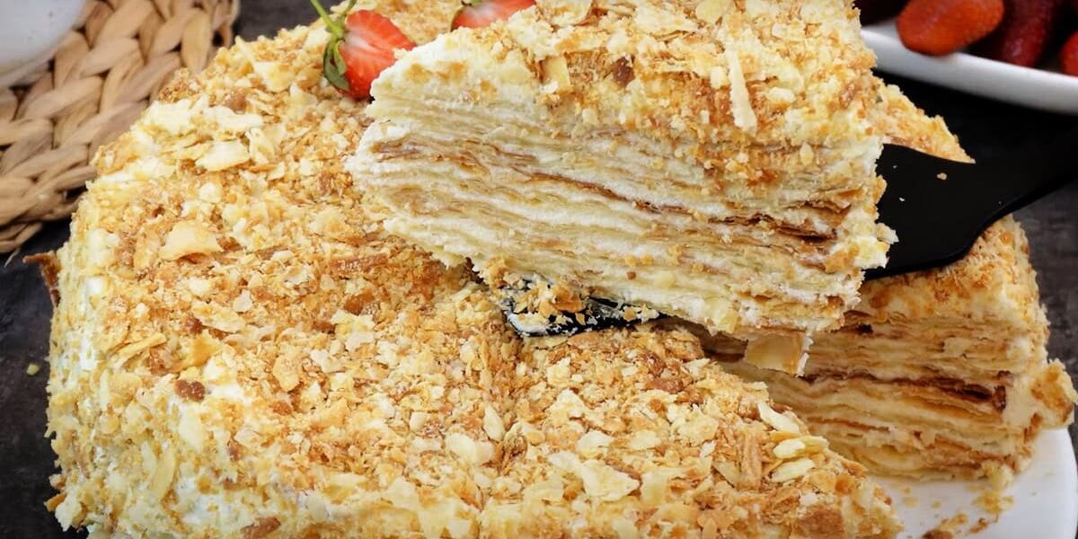 Секретный рецепт торта "Наполеон" из 60-х: нежное тесто, о котором вы не знали